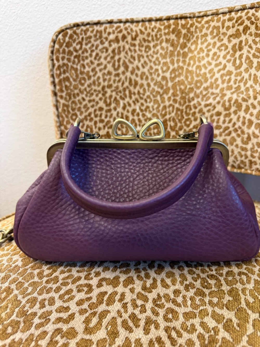 HANDMADE Burgundy/Plum Leather Satchel/Shoulder Bag w Bow Kisslock Gold hardware - Picture 10 of 16